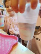 Tęcza z barwionej kredą soli 