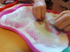 Tęcza z barwionej kredą soli 