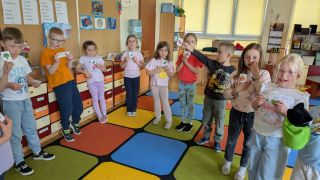Grupa IV1 
Zabawa sałatka warzywna.
