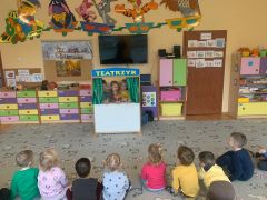 Mini teatrzyk jak Pajac szukał domku na zimę 