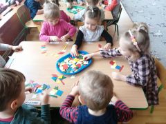 Układamy kompozycje z mozaiki geometrycznej