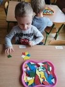 Układamy kompozycje z mozaiki geometrycznej