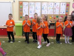 śpiewamy i tańczymy dla babci i dziadka