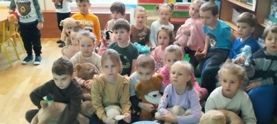 Słuchamy historii misia .