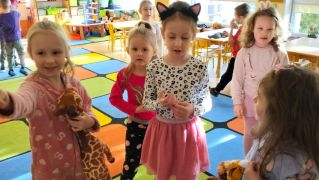 Wycieczka do dżungli zabawy przy muzyce