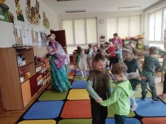 Zabawy z Panią Wiosną 