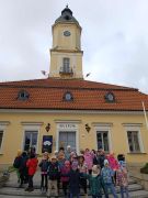 Dzieci przed Ratuszem