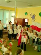 Szkoła do hymnu