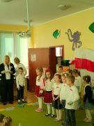 Szkoła do hymnu