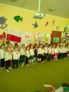 Szkoła do hymnu