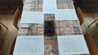 Kartki przygotowane do kaligrafii