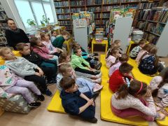 W bibliotece 